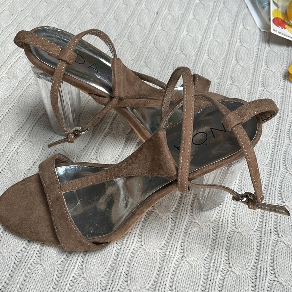 Women’s NOA 10 faux suede strappy clear plastic/lucite chunky 4.25” heels - Picture 5 of 12